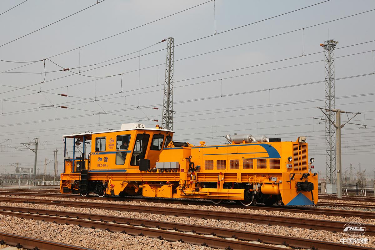 DPZ-440 Unidirectional Ballast Distributing and Shaping Vehicle