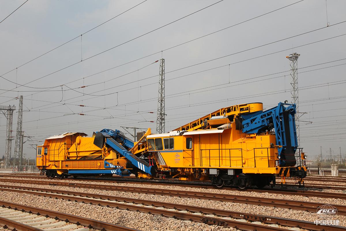 QS-650 Full-section Ballast Cleaning Machine